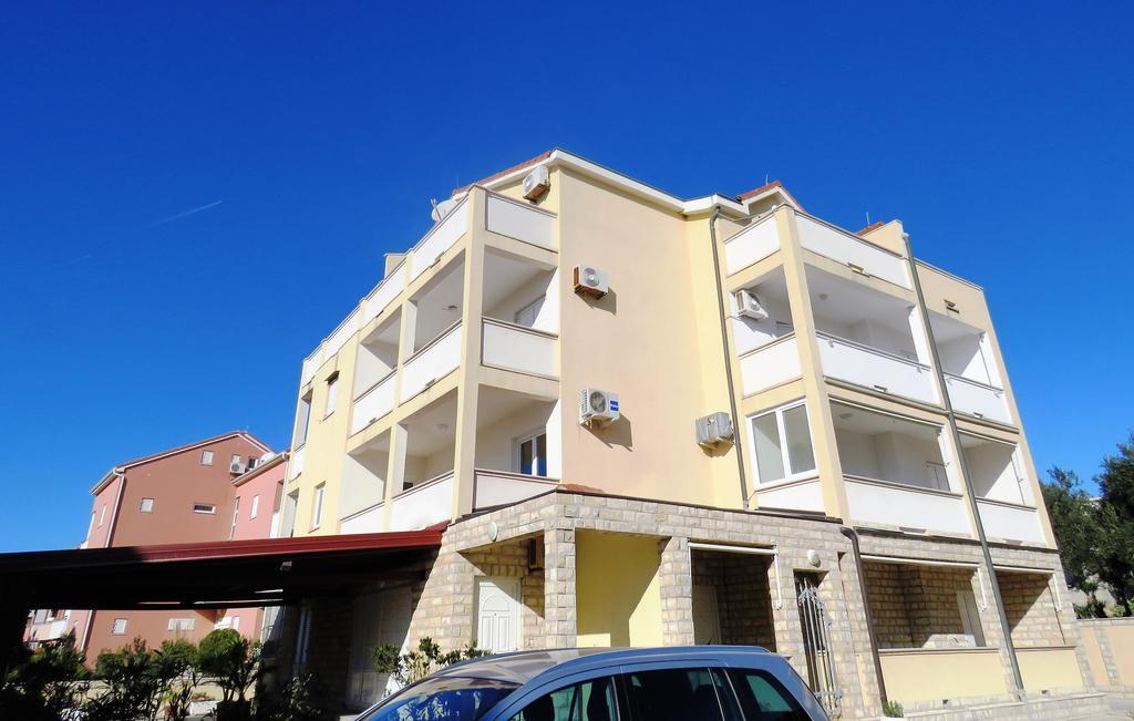 Apartments Party Novalja Exterior foto