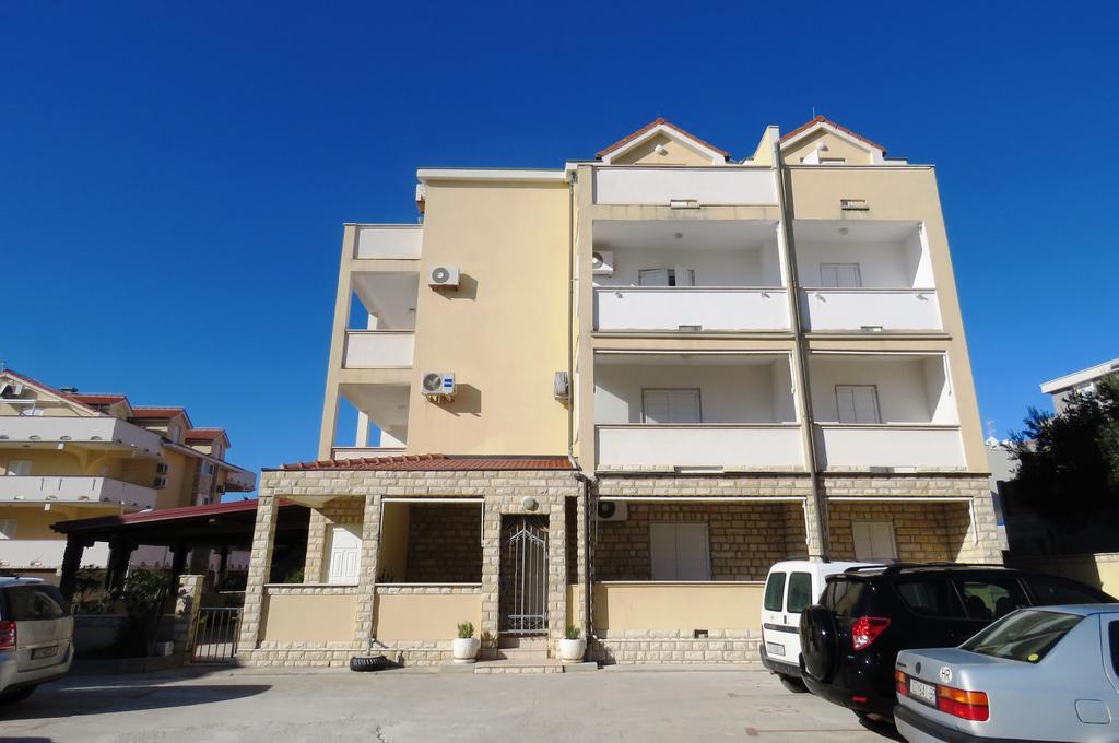 Apartments Party Novalja Exterior foto